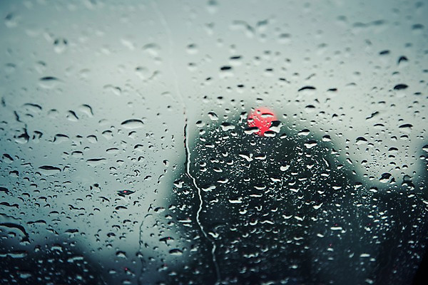 포토 JPG 주간 해외 유럽 창문 풍경 사람없음 야외 아웃포커스 물방울 비 빗방울 체코 프라하 동유럽 국내포토 자연요소 나라 날씨 촬영기법 비_날씨 파일형식