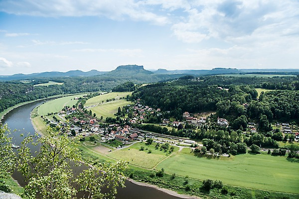 포토 JPG 주간 나무 해외풍경 해외 유럽 유럽풍경 자연 하늘 주택 독일 풍경 초원 사람없음 야외 강 동유럽 작센스위스 국내포토 자연요소 식물 나라 건물 생태계 파일형식