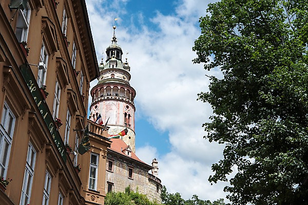 포토 JPG 주간 나무 구름 해외풍경 해외 유럽 유럽풍경 하늘 풍경 사람없음 야외 건물 체코 프라하 동유럽 체스키크룸루프 국내포토 자연요소 식물 건축물 나라 파일형식