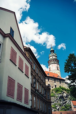 포토 JPG 주간 나무 구름 해외풍경 해외 유럽 유럽풍경 하늘 풍경 사람없음 야외 건물 체코 프라하 동유럽 체스키크룸루프 국내포토 자연요소 식물 건축물 나라 파일형식