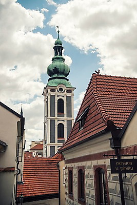 포토 JPG 주간 구름 해외풍경 해외 유럽 유럽풍경 하늘 지붕 풍경 사람없음 야외 건물 체코 프라하 동유럽 체스키크룸루프 국내포토 자연요소 건축물 나라 파일형식