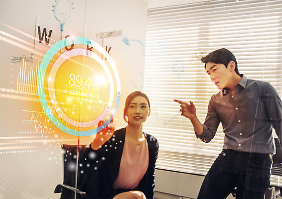 PSD 편집 편집이미지 여자 남자 비즈니스 회의 그래프 상반신 20대 성인 두명 디지털 한국인 업무 비즈니스맨 비즈니스우먼 스마트 홀로그램 성인만 이미지편집 컨셉 사람 동양인 청년 작업 직장인 파일형식