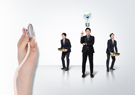 전신 PSD 편집 편집이미지 손 남자 비즈니스 전구 청진기 한손 서기 여러명 20대 성인 신체부위 한국인 비즈니스맨 파일 업무과다 무거움 이미지편집 다수 의료기기 모션 사람 동양인 청년 업무 직장인 무게 파일형식