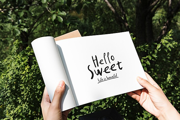 주간 PSD 편집이미지 손 캘리그라피 들기 야외 신체부위 공책 풀 목업 이미지편집 자연요소 식물 모션 문구용품 사람 파일형식