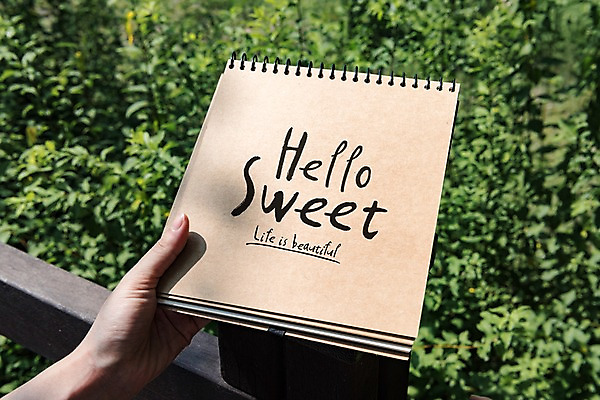 주간 PSD 편집이미지 손 캘리그라피 들기 야외 신체부위 공책 풀 목업 이미지편집 자연요소 식물 모션 문구용품 사람 파일형식