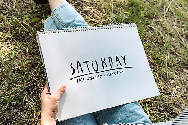 주간 PSD 편집이미지 캘리그라피 한명 앉기 잔디 야외 하반신 스케치북 목업 이미지편집 자연요소 식물 1 모션 학용품 사람 파일형식