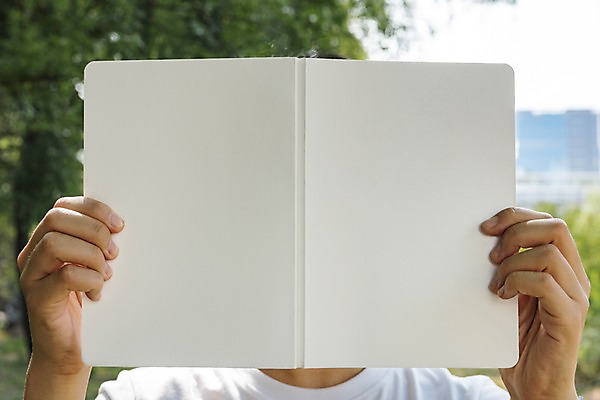 주간 PSD 편집이미지 한명 들기 상반신 야외 앞모습 책 다이어리 공책 목업 이미지편집 자연요소 1 뷰포인트 모션 문구용품 사람 사무용품 파일형식