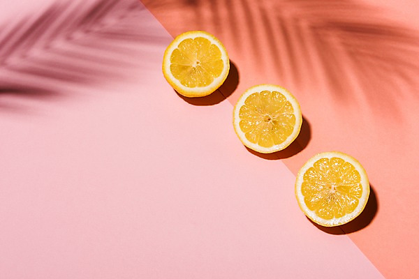 포토 JPG 스튜디오촬영 분홍색 컬러 나뭇잎 실내 그림자 사람없음 컬러풀 레몬 국내포토 잎 과일 내부 파일형식