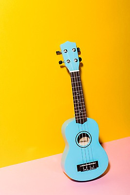 포토 JPG 스튜디오촬영 악기 컬러 하늘색 실내 사람없음 컬러풀 노란색 우쿨렐레 국내포토 음악 현악기 내부 파란색 파일형식