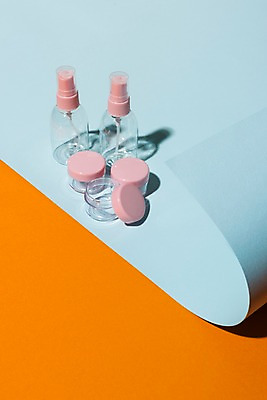 포토 JPG 스튜디오촬영 종이 컬러 하늘색 실내 사람없음 컬러풀 뷰티 주황색 화장품 공병 국내포토 내부 파란색 병_담는 파일형식