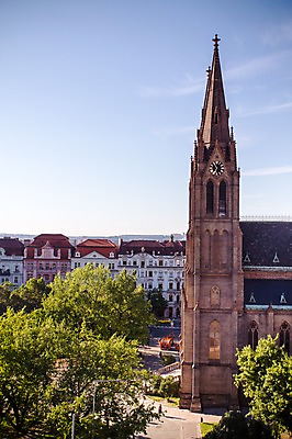 포토 JPG 주간 나무 해외풍경 해외 유럽 유럽풍경 풍경 사람없음 야외 건물 성당 체코 프라하 동유럽 국내포토 자연요소 식물 건축물 나라 종교건축 파일형식