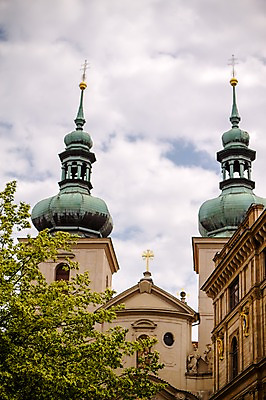 포토 JPG 주간 구름 해외풍경 해외 유럽 고건축 유럽풍경 하늘 풍경 사람없음 야외 건물 체코 프라하 동유럽 국내포토 자연요소 건축물 나라 파일형식