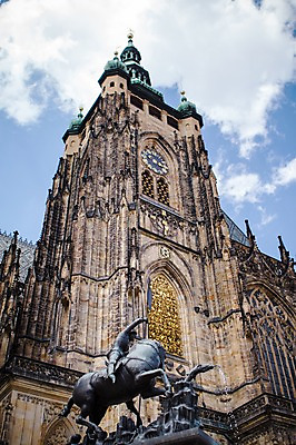 포토 JPG 주간 구름 해외풍경 해외 유럽 고건축 유럽풍경 하늘 풍경 사람없음 야외 동상 성당 체코 프라하 동유럽 프라하성 국내포토 자연요소 건축물 나라 종교건축 조형물 성 기념물 파일형식