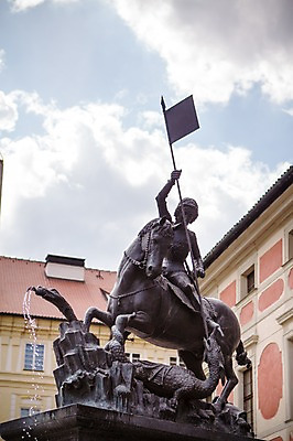 포토 JPG 주간 구름 해외풍경 해외 유럽 유럽풍경 하늘 풍경 사람없음 야외 건물 동상 체코 프라하 동유럽 국내포토 자연요소 건축물 나라 조형물 기념물 파일형식
