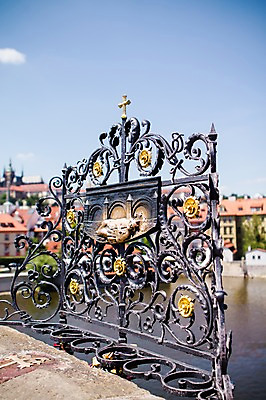 포토 JPG 주간 해외풍경 해외 유럽 십자가 유럽풍경 하늘 풍경 사람없음 야외 체코 프라하 동유럽 카를교 국내포토 자연요소 나라 다리_건축물 파일형식