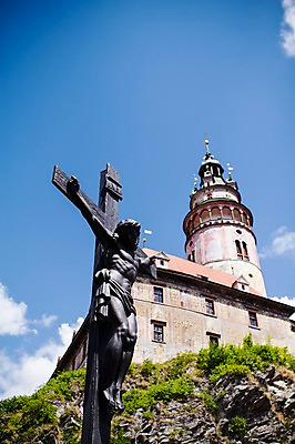 포토 JPG 주간 구름 해외풍경 해외 유럽 십자가 유럽풍경 하늘 풍경 사람없음 야외 건물 성당 체코 동유럽 예수상 체스키크룸루프 국내포토 자연요소 건축물 나라 종교건축 조형물 파일형식