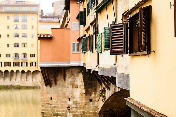 포토 JPG 주간 해외풍경 유럽 유럽풍경 창문 풍경 사람없음 야외 건물 아웃포커스 이탈리아 가교 국내포토 자연요소 해외 건축물 나라 촬영기법 파일형식