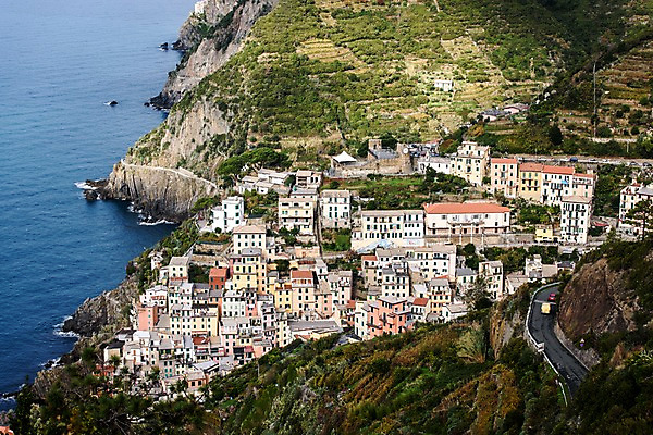 포토 JPG 주간 해외풍경 유럽 도로 바다 유럽풍경 주택 풍경 사람없음 야외 건물 마을 이탈리아 지중해 해안도시 친퀘테레 국내포토 자연요소 해외 건축물 나라 길 교통시설 도시 파일형식