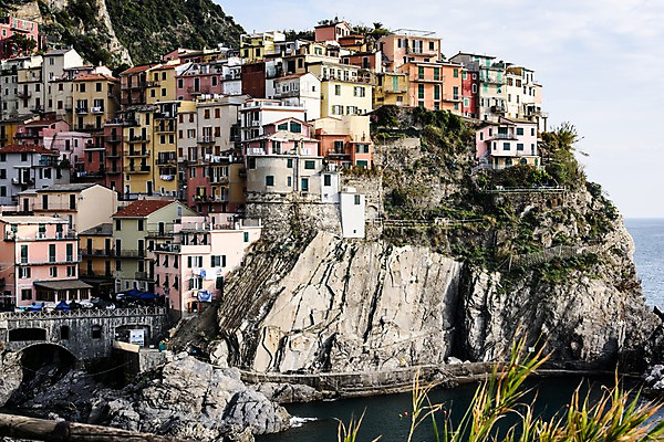 포토 JPG 주간 해외풍경 유럽 바다 유럽풍경 주택 풍경 사람없음 야외 건물 마을 이탈리아 절벽 지중해 해안도시 친퀘테레 국내포토 자연요소 해외 건축물 나라 도시 파일형식