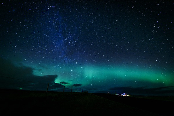포토 JPG 구름 해외풍경 유럽 별 유럽풍경 밤하늘 아이슬란드 풍경 사람없음 야외 야간 오로라 국내포토 자연요소 해외 나라 자연현상 하늘 파일형식