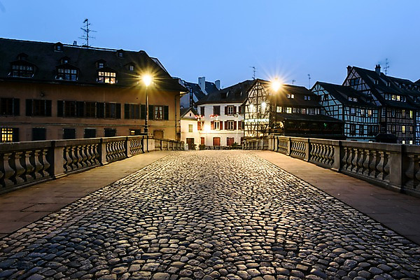 포토 JPG 해외풍경 유럽 야경 유럽풍경 주택 사람없음 야외 건물 빛 프랑스 가교 프티프랑스 스트라스부르 국내포토 해외 건축물 나라 풍경 야간 파일형식 풍경_경치