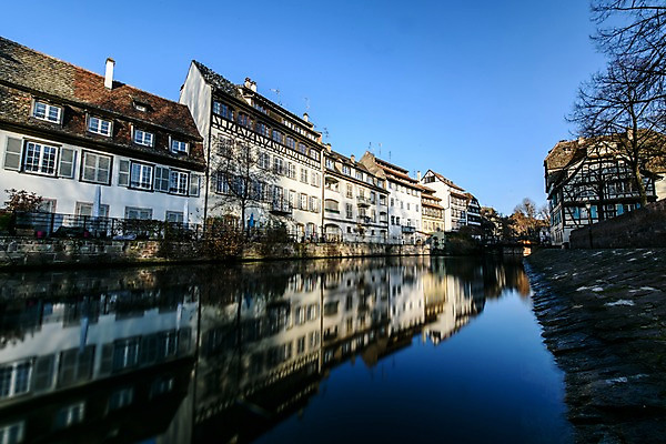 포토 JPG 주간 나무 해외풍경 유럽 유럽풍경 하늘 풍경 사람없음 야외 건물 강 프랑스 수로 프티프랑스 스트라스부르 국내포토 자연요소 식물 해외 건축물 나라 파일형식