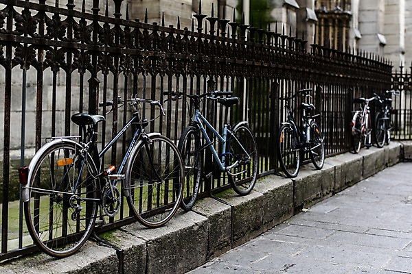 포토 JPG 주간 해외풍경 유럽 유럽풍경 풍경 사람없음 야외 아웃포커스 울타리 자전거 프랑스 파리_프랑스 국내포토 자연요소 해외 나라 촬영기법 담장 바이크 파일형식