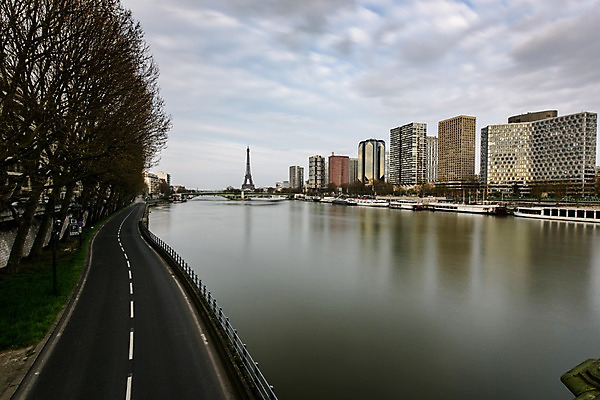 포토 JPG 주간 나무 해외풍경 유럽 도로 유럽풍경 풍경 사람없음 야외 건물 강 프랑스 에펠탑 파리_프랑스 센강 국내포토 자연요소 식물 해외 건축물 나라 길 교통시설 파리 랜드마크 파일형식