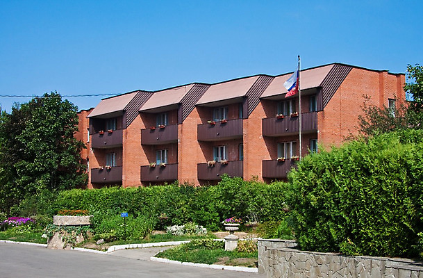 포토 JPG 해외이미지 나무 꽃 건축양식 호텔 휴가 주택 사람없음 건물 태양 맑음 발코니 깃발 휴양지 러시아인 선로 연금 해외202004 해외포토 자연요소 서양인 식물 건축물 건축 숙소 날씨 장소 파일형식 이미지허브