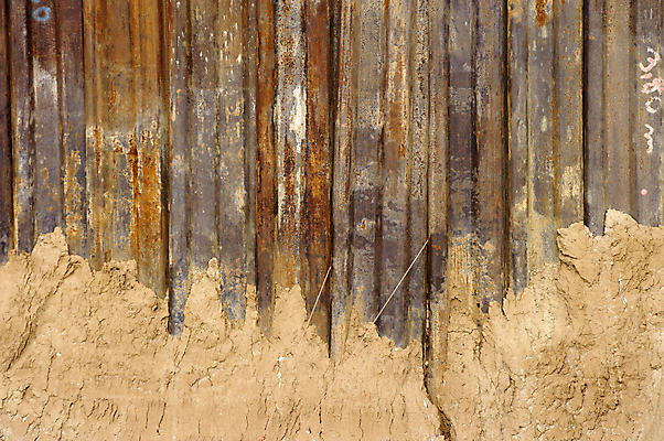 포토 JPG 해외이미지 모래 벽 사람없음 힘 흙 건설현장 보호 부식 점토 지원 철강 해외202004 해외포토 컨셉 건설업 파일형식 이미지허브