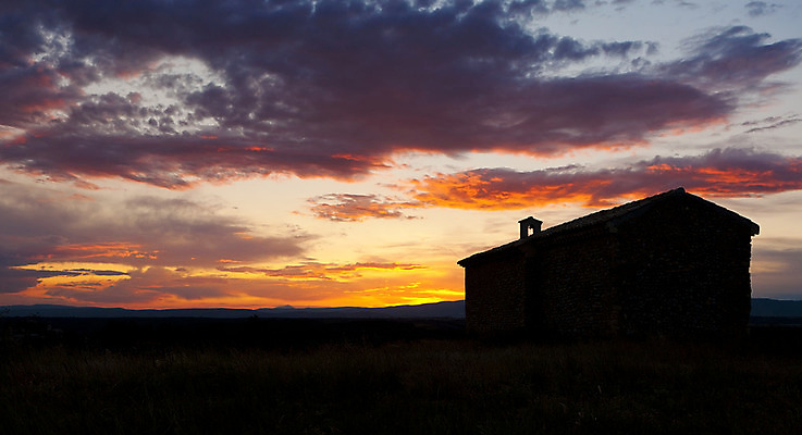 포토 JPG 해외이미지 외관 실루엣 유럽 여행 건축양식 사람없음 야외 건물 교회 황혼 일몰 프랑스 시골 세계여행 윤곽 서유럽 옛날 프로방스 해외202004 해외포토 건축물 건축 나라 종교건축 촬영기법 세계 노을 파일형식 이미지허브