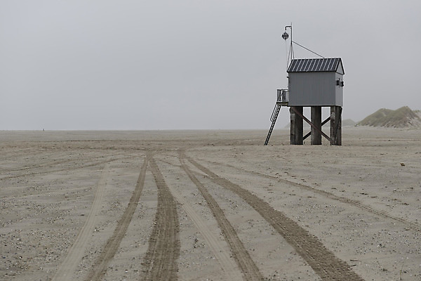 포토 JPG 해외이미지 모래 바다 섬 건축양식 자연 새로움 주택 풍경 사람없음 목재 모래사장 계단 안개 가을 행운 역사 구출 모래언덕 시골집 위치 봉 북쪽 기념물 천연기념물 고립 뿌연 해외202004 해외포토 나무 계절 건축 컨셉 재료 날씨 건물 도움 방향 언덕 생태계 파일형식 이미지허브