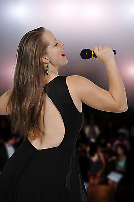 포토 JPG 해외이미지 여자 별 문화 음악 노래 한명 파티 축제 소리 콘서트 공연 연주자 음악가 장비 가수 무대 야간 극장 마이크 클럽 예술가 쇼 오디오 연예인 목소리 재즈 노래방 락스타 뮤지컬 실행 팝 생존 스타일 유흥 해외202004 해외포토 자연요소 직업 1 음향기기 문화예술 사람 이벤트 전자제품 파일형식 이미지허브