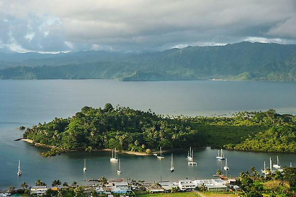 포토 JPG 해외이미지 바다 섬 여행 요트 하늘 열대 항해 안테나 풍경 사람없음 파란색 항구 만 보트 열대우림 언덕 태평양 포트 타운 남쪽 이국적 파라다이스 해외202004 해외포토 컬러 배_교통 통신 교통시설 도시 숲 방향 파일형식 이미지허브