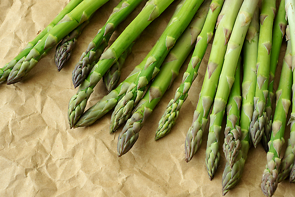 포토 JPG 해외이미지 식물 계절 종이 창 음식 줄기 백그라운드 다이어트 채소 재료 건강 요리 사람없음 초록색 갈색 식사 봄 샐러드 신선 준비 유기농 아스파라거스 날것 내추럴 생식 채식주의자 포장소품 비건 해외202004 해외포토 웰빙 무기 컬러 포장 오브젝트 채식 포장재료 파일형식 이미지허브