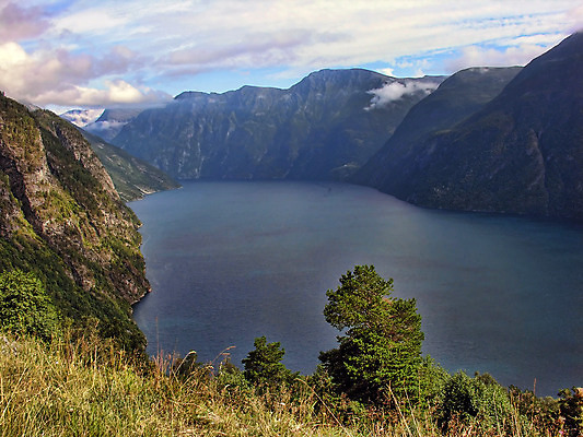 포토 JPG 해외이미지 구름 자연 하늘 산 주택 노르웨이 풍경 사람없음 물 여름 태양 계곡 추위 산등성이 해외202004 해외포토 자연요소 계절 유럽 건물 생태계 파일형식 이미지허브