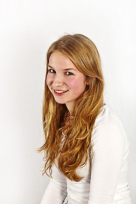 포토 JPG 해외이미지 백인 모델 1 학생 라이프스타일 응시 여자 행복 백그라운드 한명 서기 미소 사람 성인 10대 청춘 금발 기쁨 흰색 표현 흥분 길이 고립 해외202004 해외포토 서양인 헤어스타일 시선 감정 컬러 컨셉 모션 청소년 표정 생활 파일형식 이미지허브