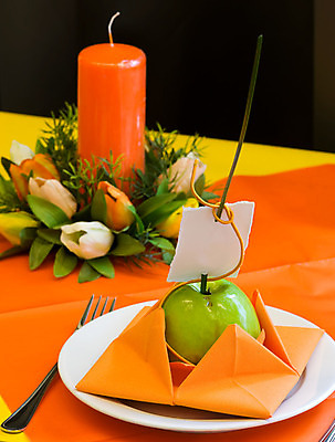 포토 JPG 해외이미지 식기 접시 디자인 꽃 꽃다발 결혼 포크 오렌지 탁자 결혼식 서브 주택 이벤트 사람없음 장식 초록색 노란색 파티 요식업 식당 식사 저녁식사 희망 튤립 식탁보 흰색 축하 직물 신용카드 고급 우아함 은색 사과 배열 만족 냅킨 설정 접수 해외202004 해외포토 식물 감정 산업 컬러 가구 컨셉 과일 건물 금융 상점 파일형식 이미지허브