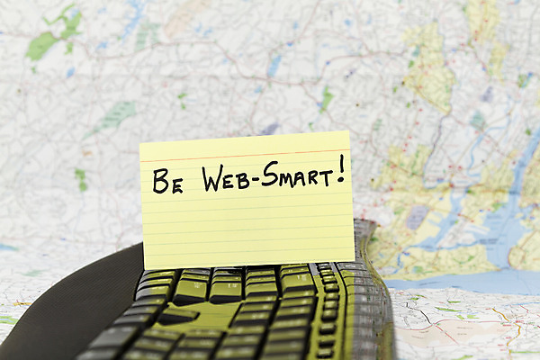 포토 JPG 해외이미지 지도 인터넷 경고 안전 사람없음 전자제품 컴퓨터 글로벌 노란색 검은색 쪽지 자료 웹 키보드 서핑 보호 자르기 위협 스마트 심볼 사인 예방 사생활 스팸 사용자 해외202004 해외포토 컬러 컨셉 모션 수상스포츠 파일형식 이미지허브