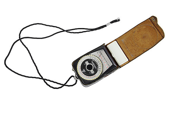 포토 JPG 해외이미지 직업 밧줄 조명 사람없음 가로 빛 검은색 사진촬영 장비 수확 골동품 흰색 기구 공구 구멍 필름 측정 오브젝트 싱글 눈금 복고 아날로그 다이얼 계량기 셔터 고립 구식 되감기 옛날 제어 조작 회복 해외202004 해외포토 줄 컬러 컨셉 농업 촬영 도구 파일형식 이미지허브