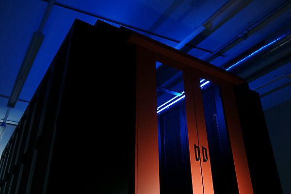 포토 JPG 해외이미지 산업 선 과학 컨셉 인터넷 비즈니스 통신 아이디어 사람없음 빨간색 컴퓨터 디지털 자료 장비 정보 그물 네트워크 그룹 날짜 센터 플러그 연결 전자 지역 시스템 포트 스위치 랜 방화벽 인터페이스 전용 하드웨어 네트워킹 해외202004 해외포토 컬러 전자제품 파일형식 이미지허브