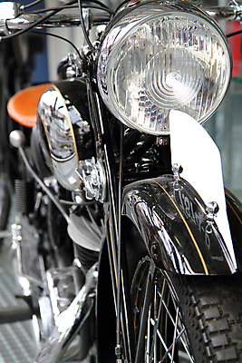 포토 JPG 해외이미지 도로 스포츠 여행 백그라운드 교통시설 프레임 손잡이 사람없음 빛 반사 금속 힘 기계 자유 오토바이 수확 흰색 돼지 바퀴 은색 승차 가죽 철 묘사 속도 복고 타이어 엔진 모터 배기가스 철강 힘찬 해외202004 해외포토 길 컬러 교통 컨셉 농업 포유류 모션 재질 바이크 시설 파일형식 이미지허브