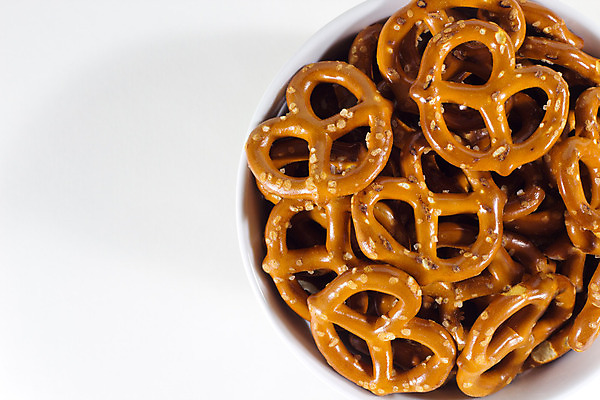 포토 JPG 해외이미지 실내 사람없음 하이앵글 흰배경 담기 브레첼 해외202004 미니프레즐 해외포토 뷰포인트 백그라운드 모션 디저트 내부 과자 흰색 파일형식 이미지허브