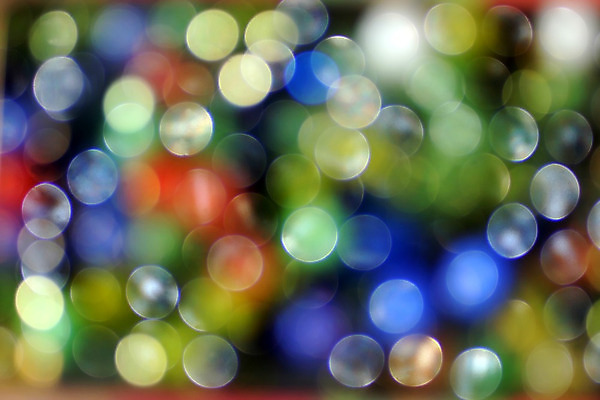 포토 JPG 해외이미지 백그라운드 공 추상 조명 사람없음 장식 빨간색 초록색 파란색 빛 컬러풀 노란색 축제 흰색 반지 원형 보케 블러 해외202004 해외포토 도형 컬러 무늬 장신구 파일형식 이미지허브