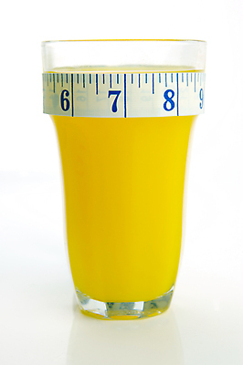 포토 JPG 해외이미지 음료 컨셉 다이어트 오렌지 과일 유리 건강 사람없음 초록색 운동 주스 계산 측정 테이프 칼로리 인치 해외202004 해외포토 컬러 재질 문구용품 파일형식 이미지허브