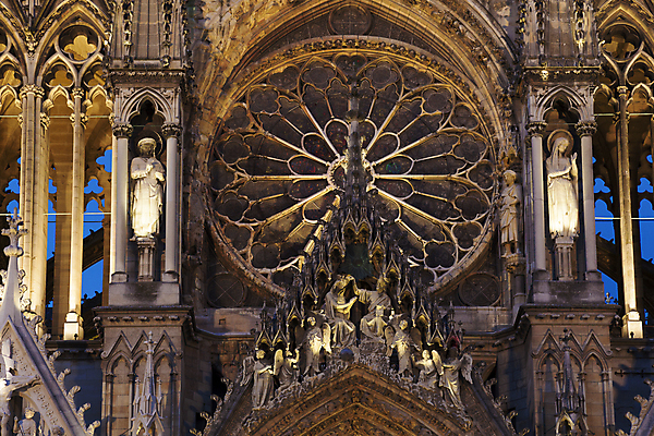포토 JPG 해외이미지 건축물 건축양식 풍경 사람없음 야외 빛 조각상 프랑스 야간 대성당 파리_프랑스 해외202004 해외포토 자연요소 건축 유럽 조형물 성당 파일형식 이미지허브