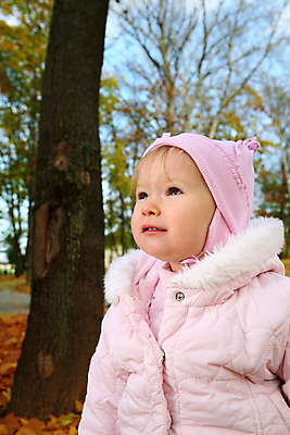 포토 JPG 해외이미지 백인 1 응시 공원 여자 딸 행복 얼굴 어린이 잎 장난 자연 한명 미소 사람 소녀 야외 기쁨 가을 아기 작음 유일 해외202004 해외포토 서양인 식물 시선 계절 공공시설 감정 가족 표정 신체부위 크기 생태계 파일형식 이미지허브