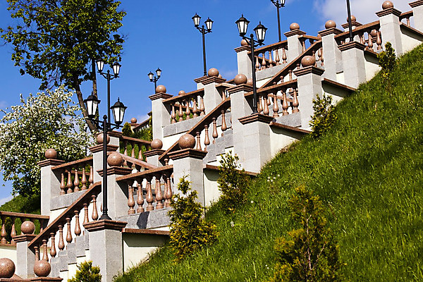 포토 JPG 해외이미지 전통 외관 벽 여행 건축양식 사다리 자연 하늘 사람없음 야외 장식 초록색 파란색 햇빛 계단 회색 도시 오픈 거친 큼 오솔길 장면 벨로루시 옛날 콘크리트 해외202004 해외포토 건축 길 컬러 태양 도구 크기 생태계 파일형식 이미지허브