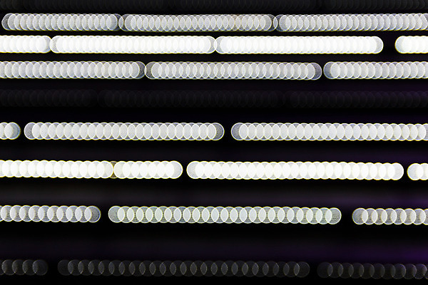 포토 JPG 해외이미지 선 백그라운드 벽지 추상 거리 사람없음 빛 검은색 어둠 흰색 도시 원형 야간 소프트포커스 질감 보케 장면 광 블러 줄서기 직진 유흥 효과 해외202004 해외포토 자연요소 도형 컬러 무늬 모션 촬영기법 파일형식 이미지허브