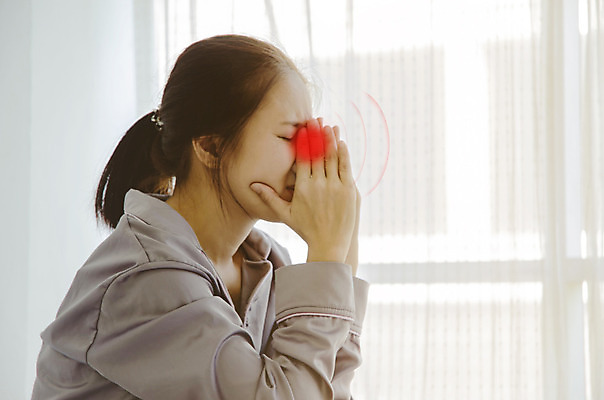 포토 JPG 해외이미지 라이프스타일 손 여자 아침 스트레스 실내 건강 한명 사람 앉기 상반신 성인 앞모습 햇빛 방 고통 잠 찡그림 두통 불면증 편두통 성인여자한명만 해외202004 해외포토 주간 1 감정 뷰포인트 모션 표정 내부 생활 신체부위 태양 질병 여자한명만 성인여자만 파일형식 이미지허브